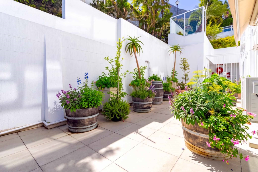 To Let 2 Bedroom Property for Rent in Clifton Western Cape